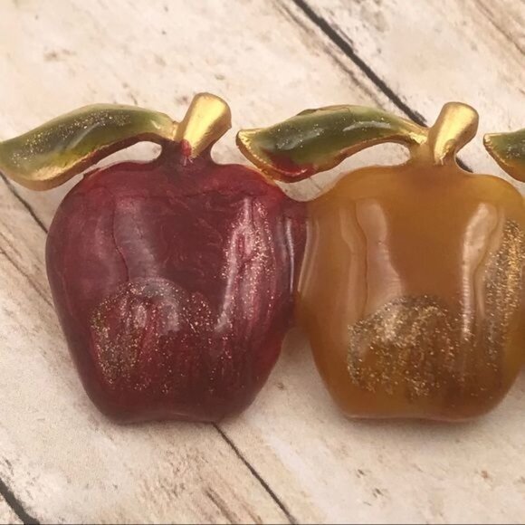 Tanya Creations Three Apples Brooch Pin Enameled Signed ©TC Teacher Gift - Picture 2 of 5